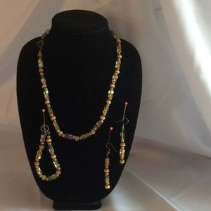 Gold yellowish necklace set